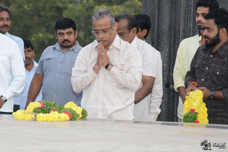 NTR-Family-Visit-to-NTR-Ghat-2016